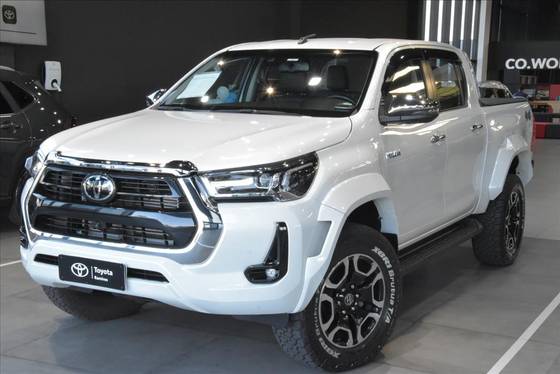 TOYOTA HILUX 2.8 D-4D TURBO DIESEL CD SRX 4X4 AUTOMÁTICO TOYOTA HILUX 2.8 D-4D TURBO DIESEL CD SRX 4X4 AUTOMÁTICO